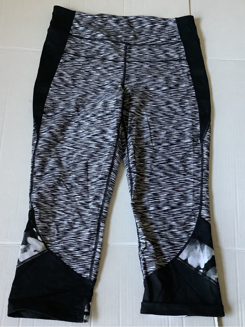 Calvin Klein Performance Space Dye Crop Capri Leggings Size L Black White